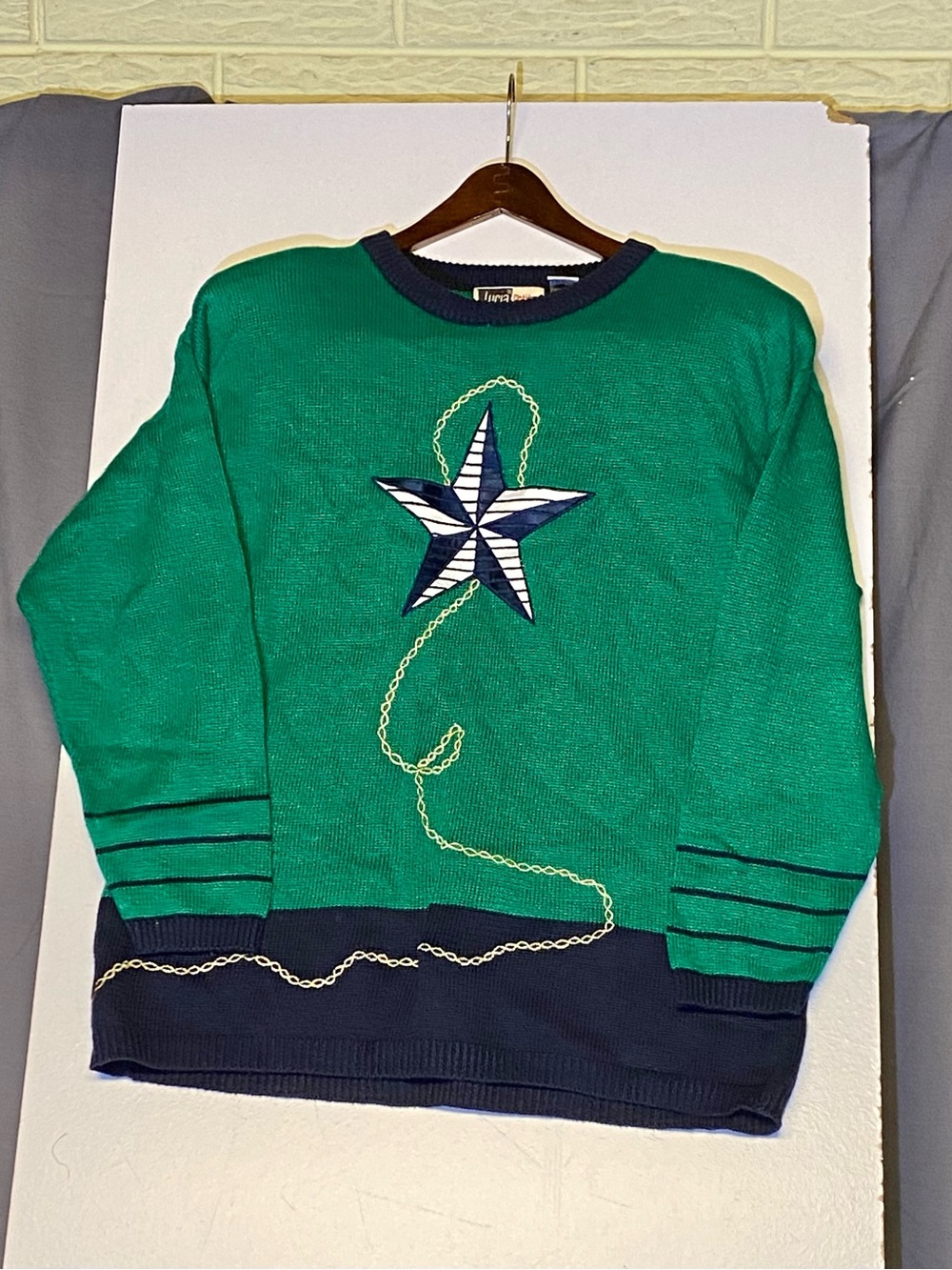 Green Star Applique Crewneck Sweater with Navy Trim